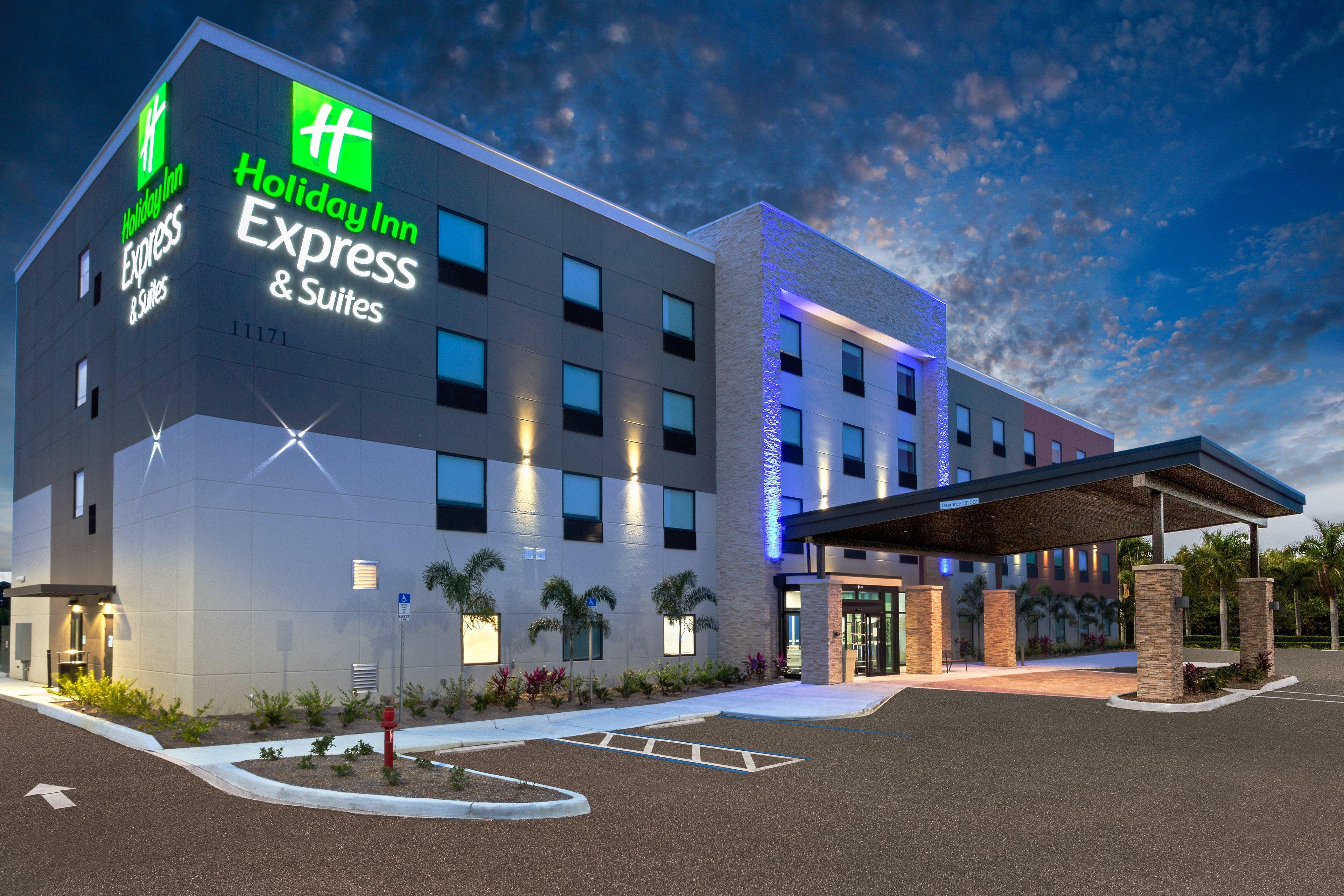 Holiday Inn Express & Suites - Ft Myers Beach-Sanibel Gateway, An Ihg Hotel Fort Myers Beach Exterior photo